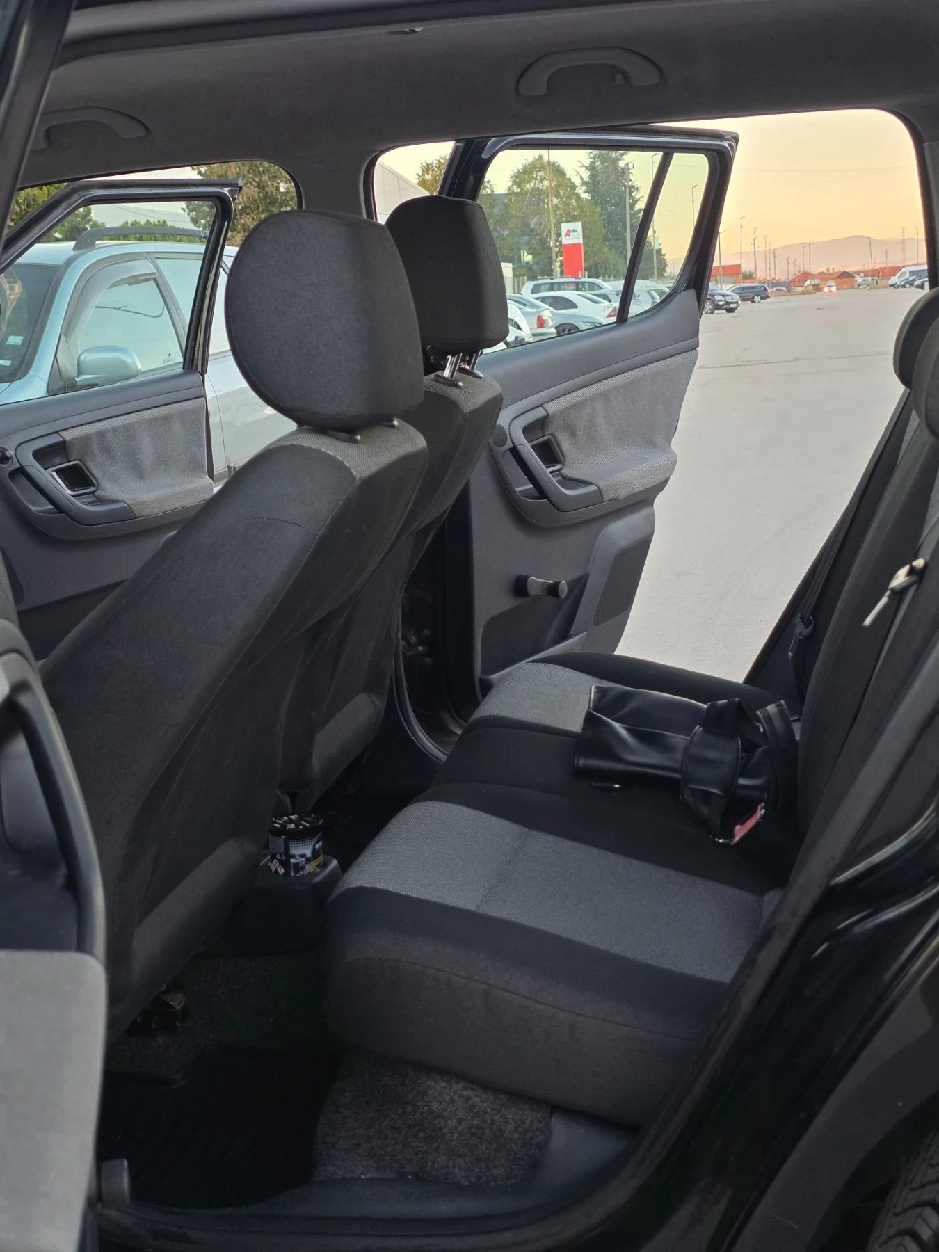 Skoda Fabia 1.4i, снимка 7 - Автомобили и джипове - 56663119