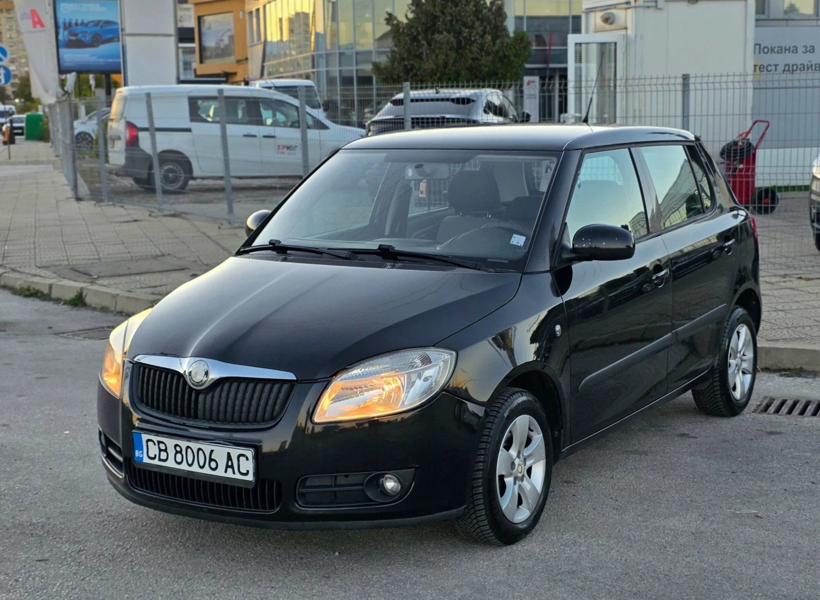 Skoda Fabia 1.4i, снимка 2 - Автомобили и джипове - 56663119