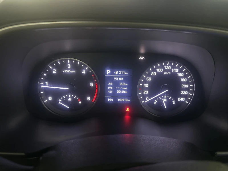 Hyundai Tucson 2.0CRDI-FACELIFT-ОЧАКВАН ВНОС-СУПЕР СЪСТОЯНИЕ!, снимка 15 - Автомобили и джипове - 52403213