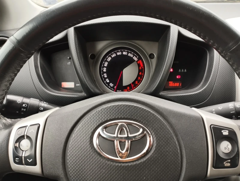 Toyota Urban Cruiser, снимка 8 - Автомобили и джипове - 52866133