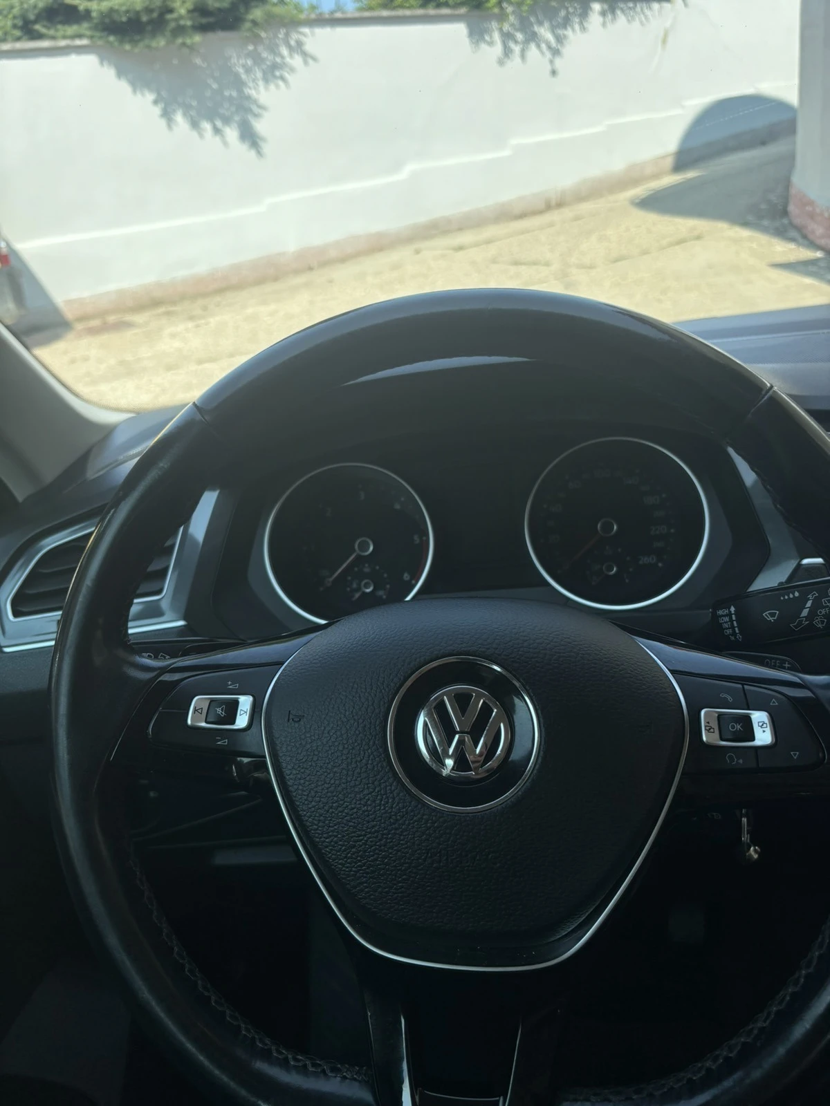 VW Tiguan 2.0 TDI 4 MOUTION DSG - изображение 5