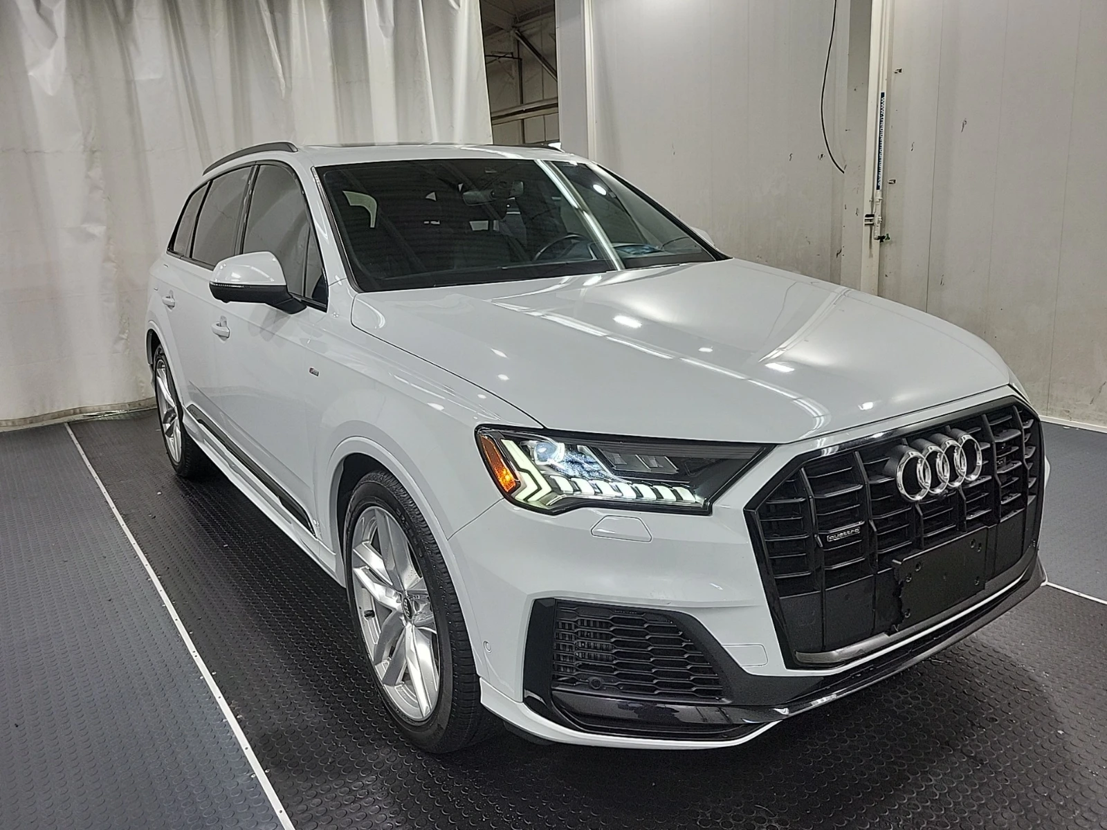Audi Q7 TECHNIK * CARFAX * АвтоКредит * Цена до България*  - изображение 2