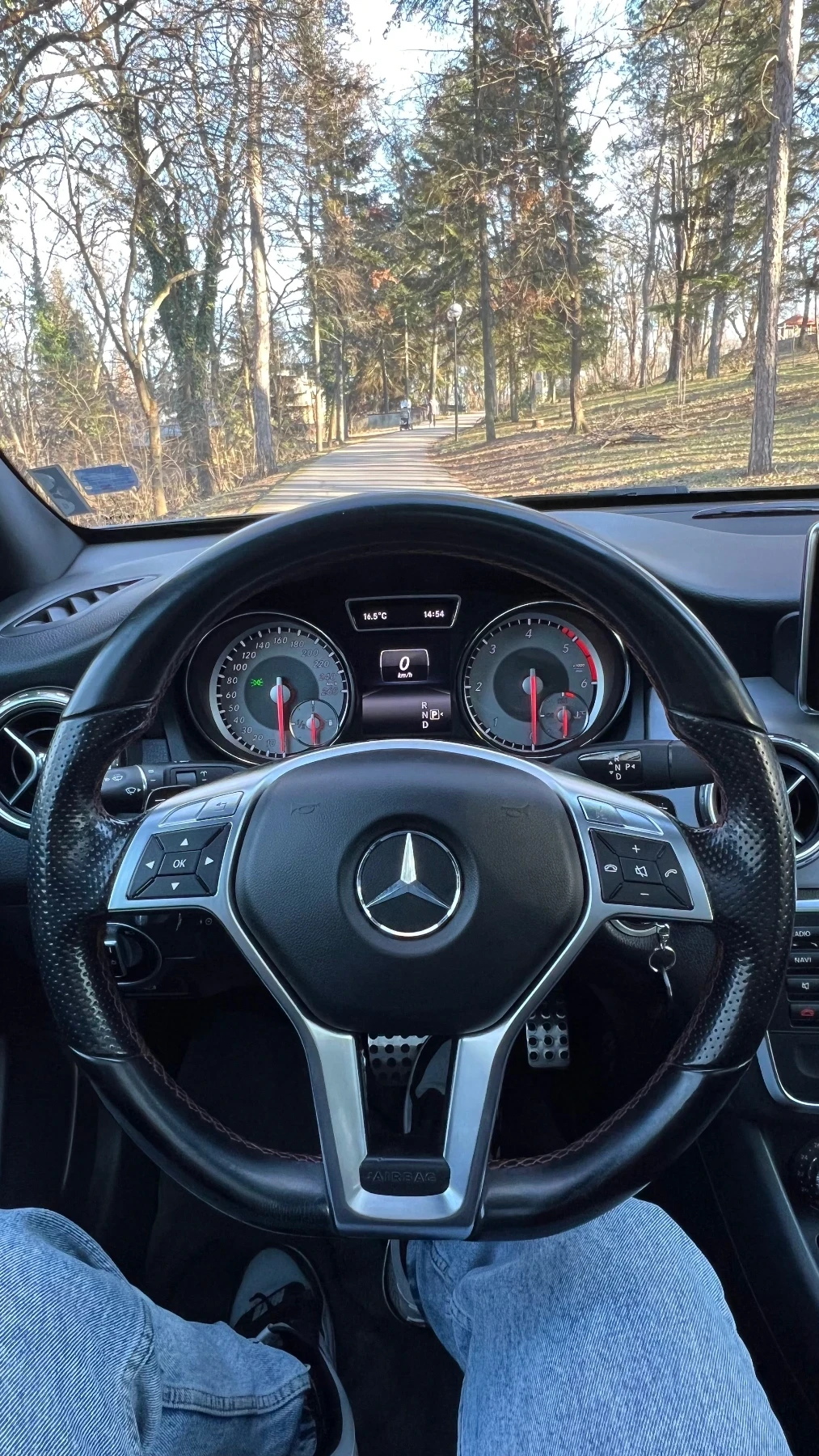 Mercedes-Benz GLA 200 AMG пакет, снимка 11 - Автомобили и джипове - 53800697