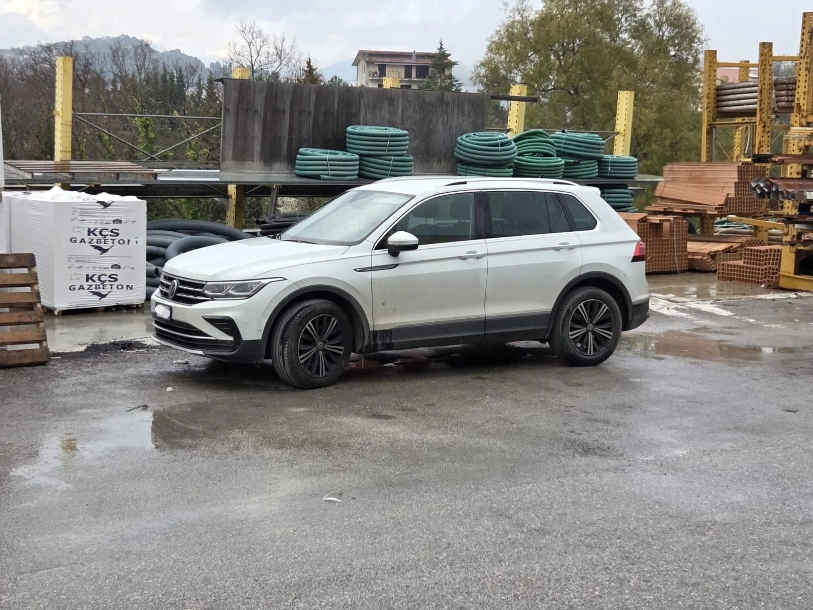 VW Tiguan 2.0 TDI SCR DSG 4motion R-Line, снимка 4 - Автомобили и джипове - 53894096