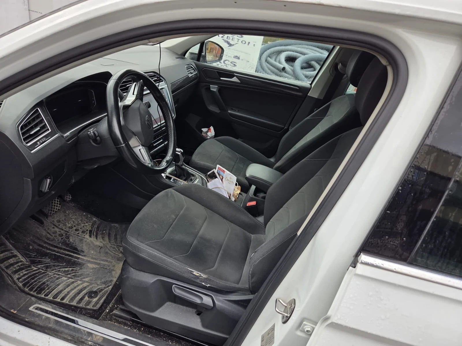 VW Tiguan 2.0 TDI SCR DSG 4motion R-Line, снимка 7 - Автомобили и джипове - 53894096