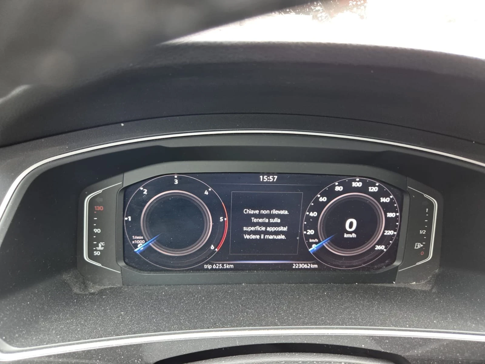 VW Tiguan 2.0 TDI SCR DSG 4motion R-Line, снимка 6 - Автомобили и джипове - 53894096