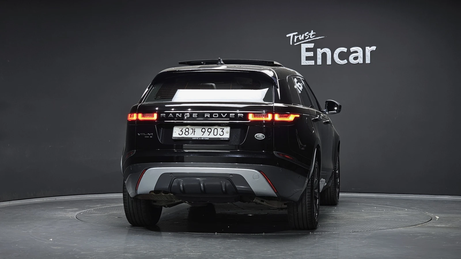 Land Rover Range Rover Velar 2.0 D240 R-Dynamic SE, снимка 4 - Автомобили и джипове - 55595273