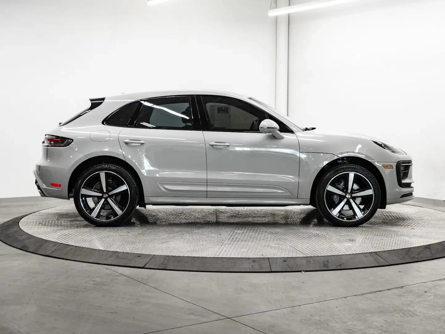 Porsche Macan PREMIUM PLUS BURMESTER ЦЕНА ДО БЪЛГАРИЯ АВТОКРЕДИТ, снимка 5 - Автомобили и джипове - 55626509