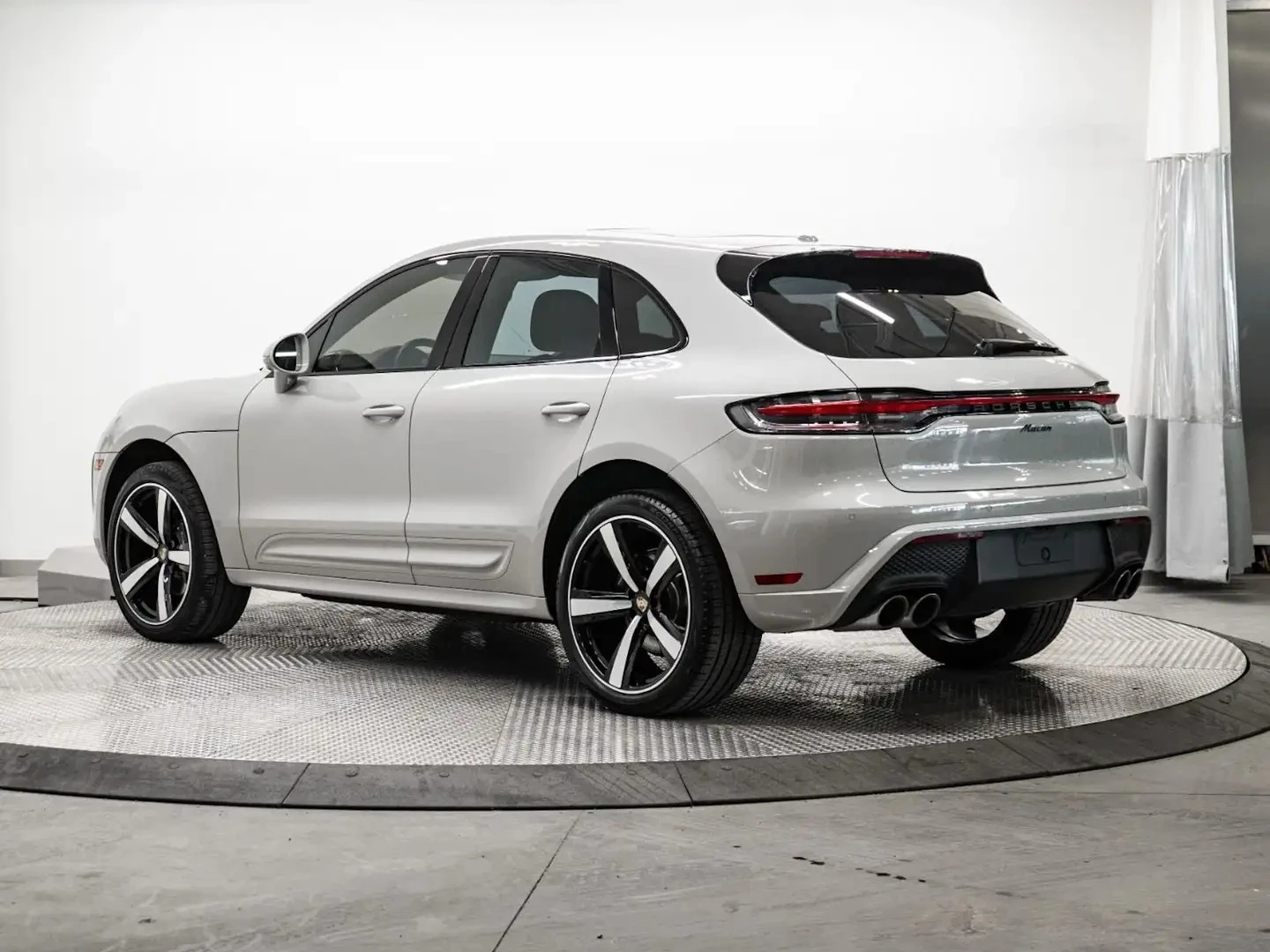 Porsche Macan PREMIUM PLUS BURMESTER ЦЕНА ДО БЪЛГАРИЯ АВТОКРЕДИТ, снимка 3 - Автомобили и джипове - 55626509