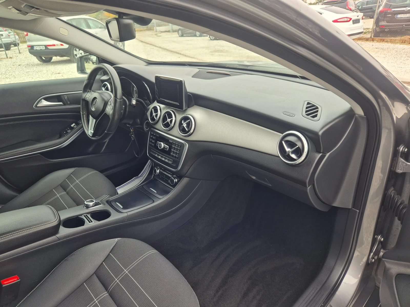 Mercedes-Benz GLA 200 Automatic Navi, снимка 10 - Автомобили и джипове - 56589937