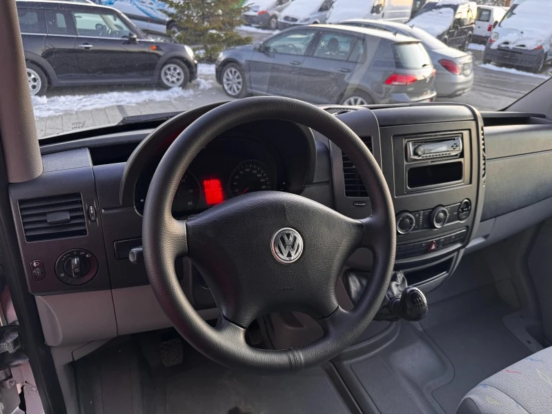 VW Crafter 2.5TDI Климатроник L2H2, снимка 9 - Бусове и автобуси - 43928549