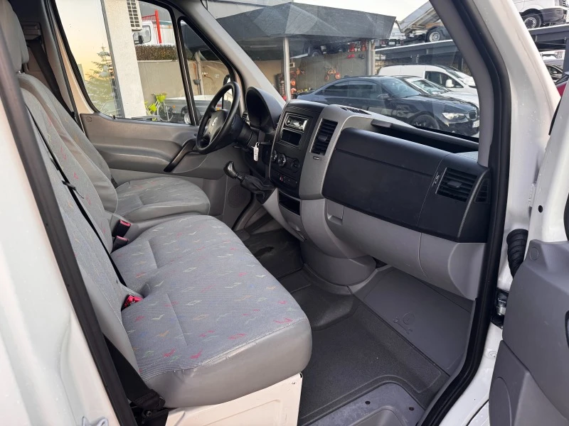 VW Crafter 2.5TDI Климатроник L2H2, снимка 6 - Бусове и автобуси - 43928549