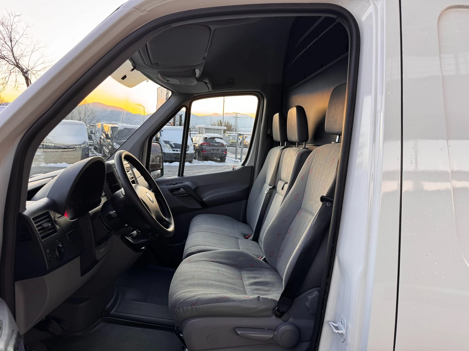 VW Crafter 2.5TDI Климатроник L2H2 - изображение 8