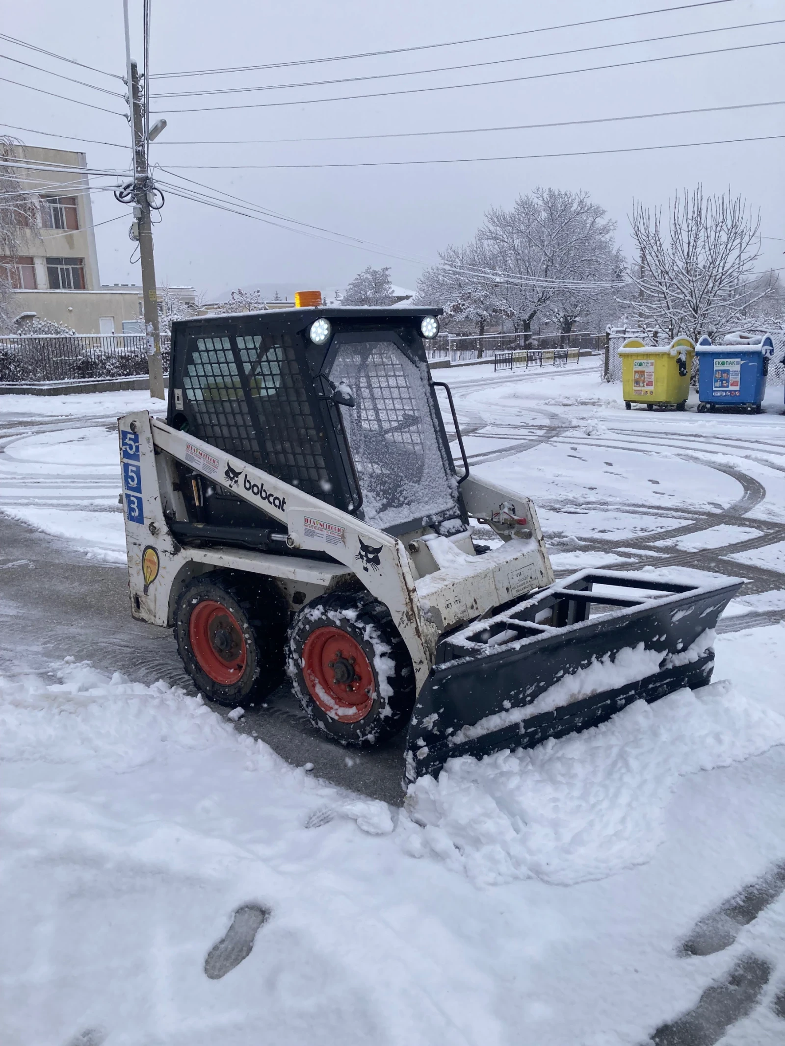 Мини челни товарачи Bobcat 553