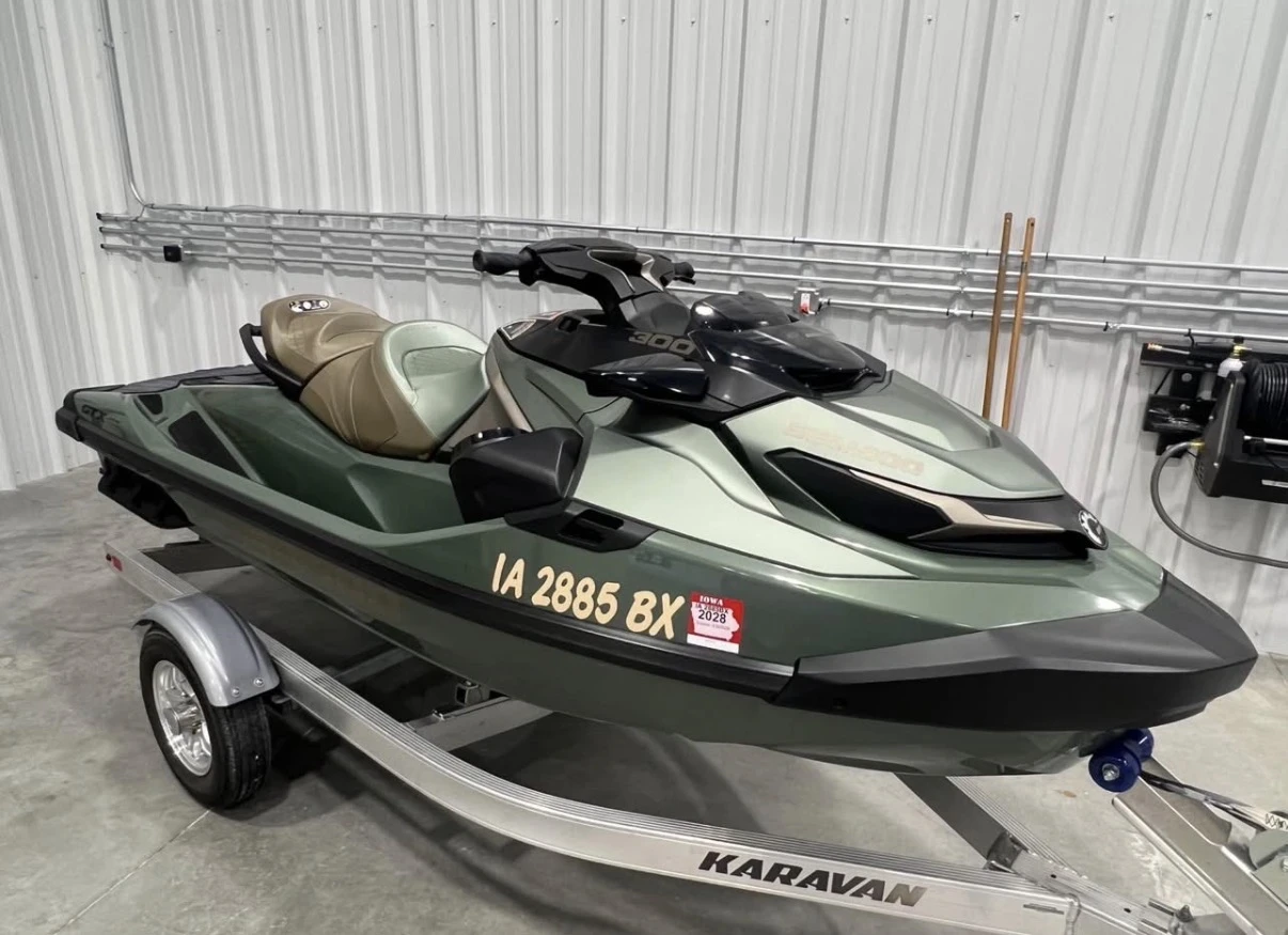 Джет Bombardier Sea Doo GTX 300