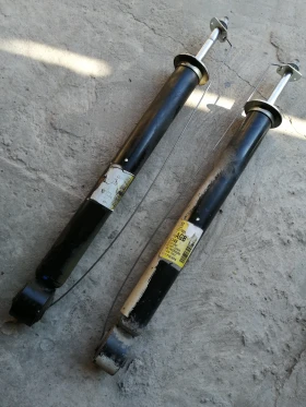 Продавам задни амортисьори за опел Astra J, снимка 1