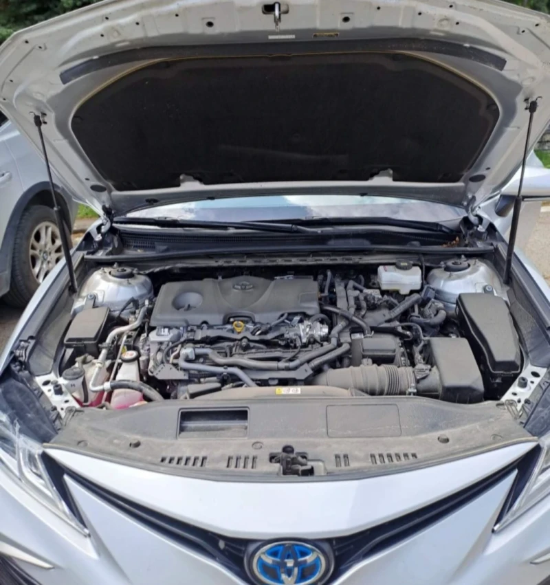 Toyota Camry Hybrid, снимка 6 - Автомобили и джипове - 47300799