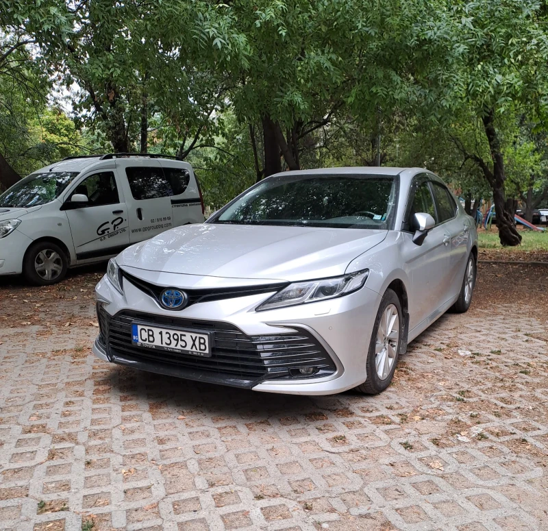 Toyota Camry Hybrid, снимка 1 - Автомобили и джипове - 47300799