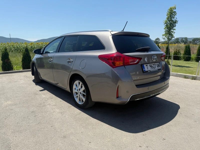 Toyota Auris 2.0D4D, снимка 3 - Автомобили и джипове - 50949947