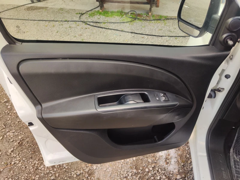 Opel Combo 1.3 D 90к.с., снимка 15 - Автомобили и джипове - 50955244