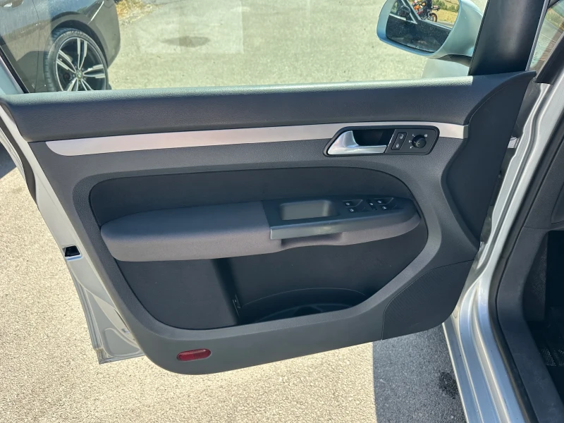 VW Touran 1.9TDI, снимка 12 - Автомобили и джипове - 51722744
