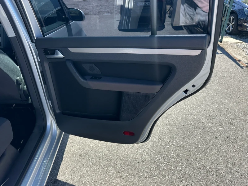 VW Touran 1.9TDI, снимка 8 - Автомобили и джипове - 51722744