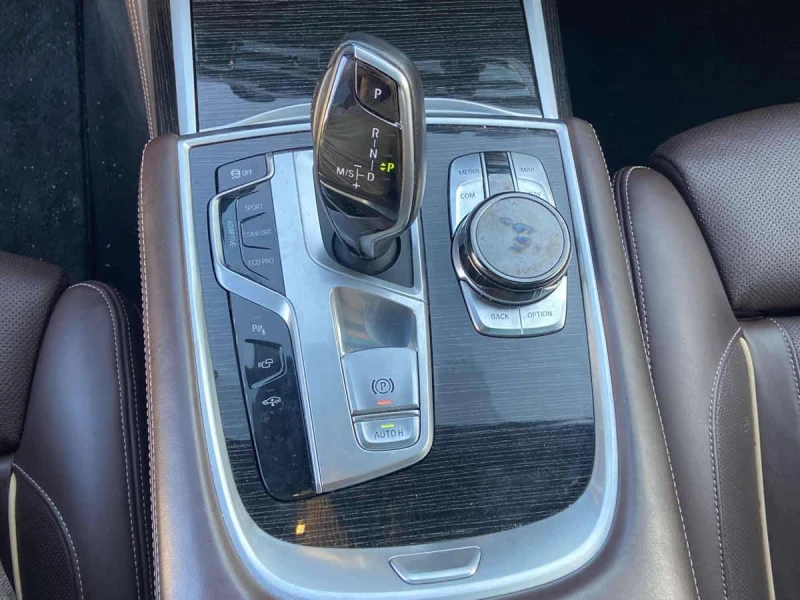 BMW 750 I XDRIVE * CARFAX * OБДУХВАНЕ * ПАНОРАМА, снимка 13 - Автомобили и джипове - 53559968