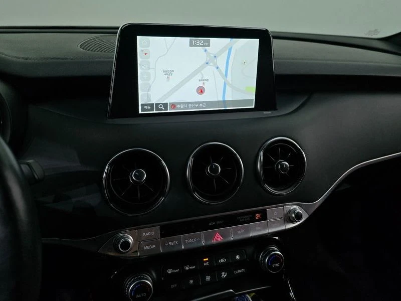 Kia Stinger 2.0 Turbo 2WD| 255к.с., снимка 12 - Автомобили и джипове - 56170080