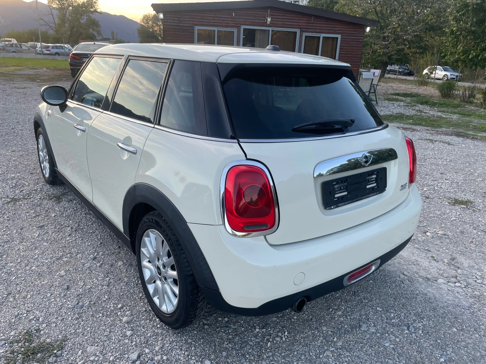 Mini Cooper ONE-1.2 turbo-euro 6b - изображение 4