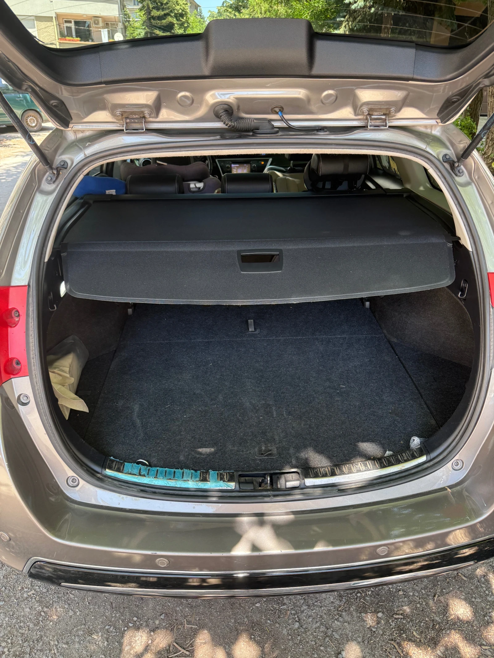 Toyota Auris 2.0D4D, снимка 7 - Автомобили и джипове - 52828259