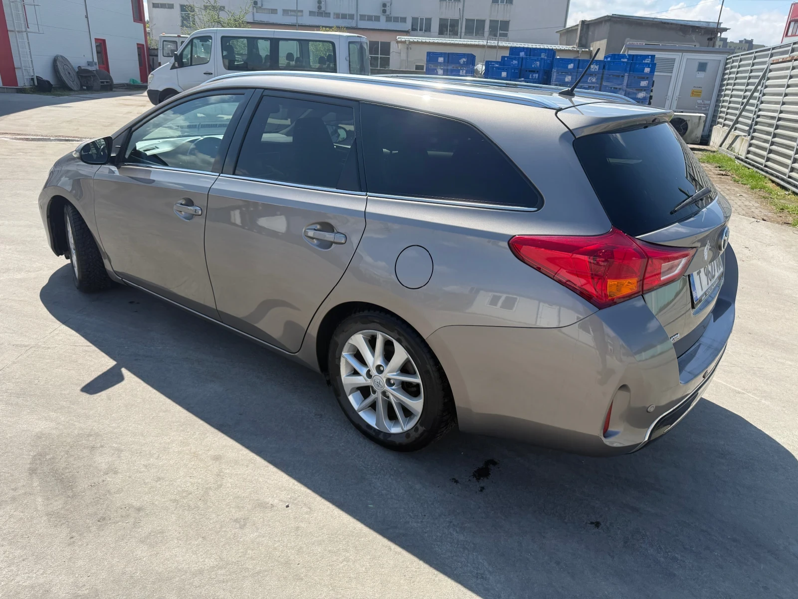 Toyota Auris 2.0D4D, снимка 5 - Автомобили и джипове - 52828259