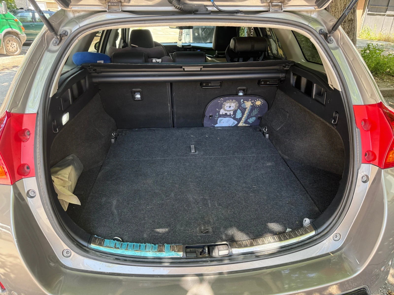 Toyota Auris 2.0D4D, снимка 8 - Автомобили и джипове - 52828259
