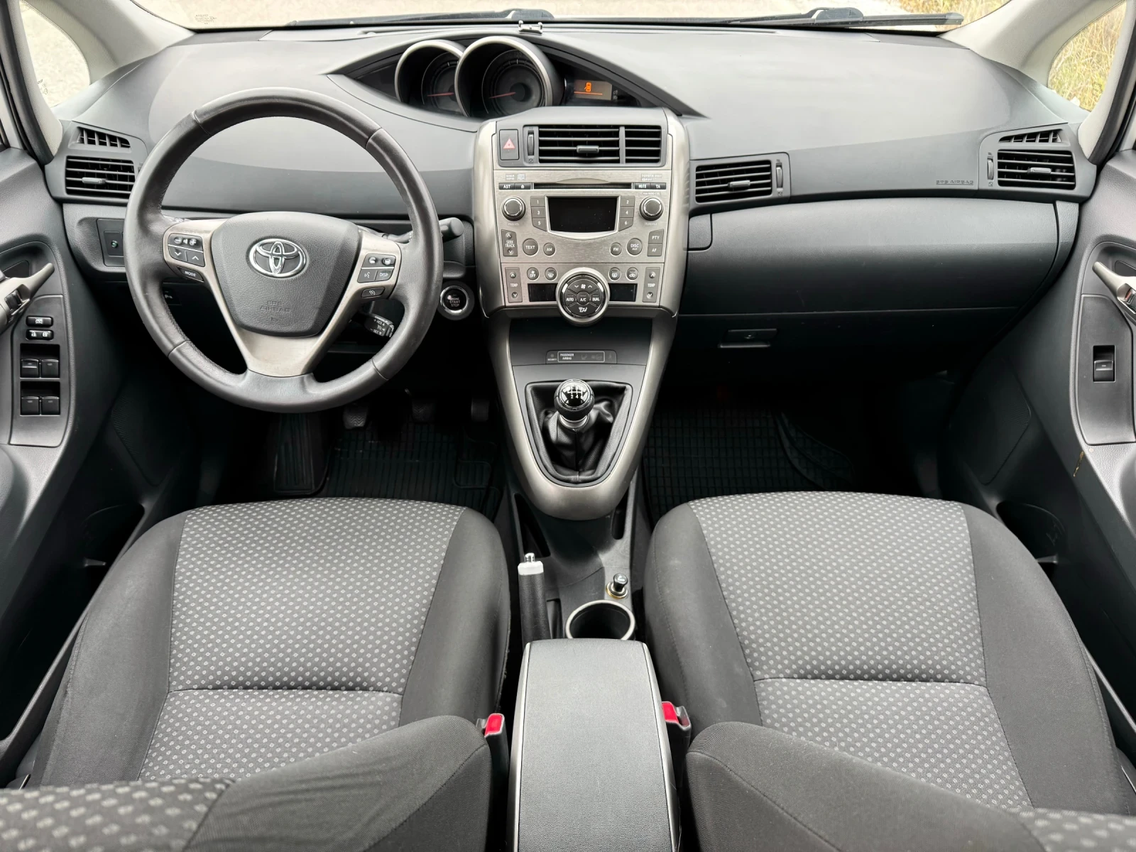 Toyota Corolla verso 2.0 D-4D 126к.с CAMERA / PARKTRONIC / KEYLESS - изображение 9