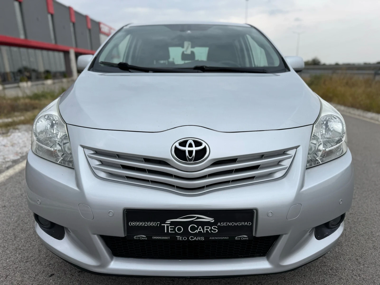 Toyota Corolla verso 2.0 D-4D 126к.с CAMERA / PARKTRONIC / KEYLESS - изображение 2