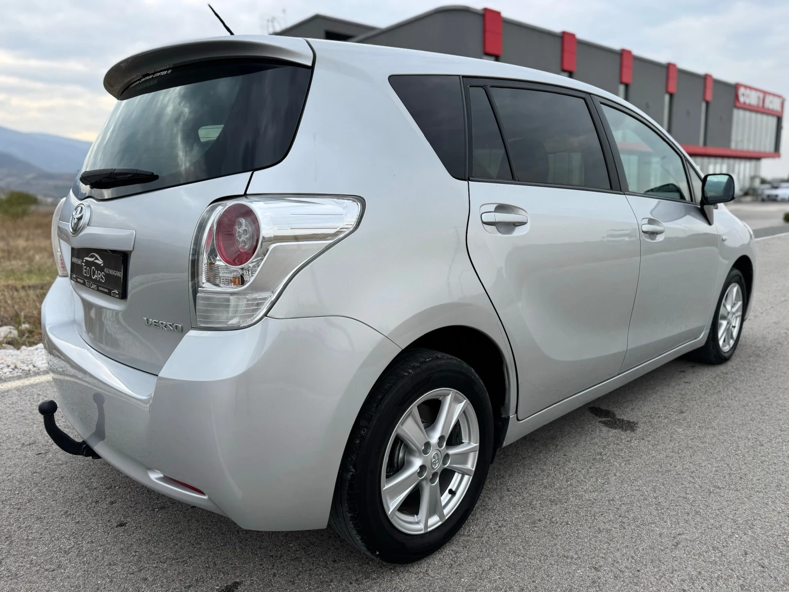 Toyota Corolla verso 2.0 D-4D 126к.с CAMERA / PARKTRONIC / KEYLESS - изображение 8