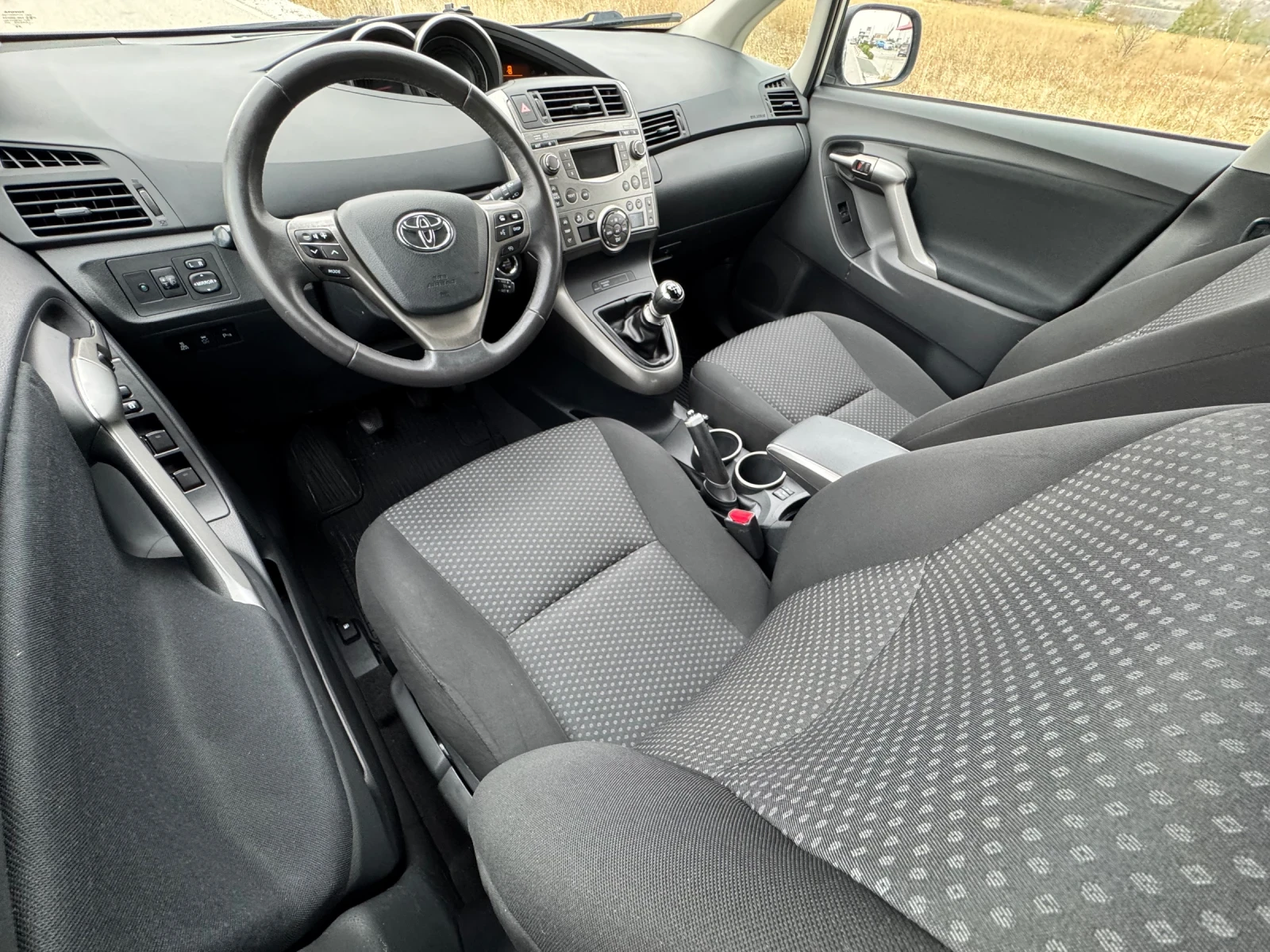 Toyota Corolla verso 2.0 D-4D 126к.с CAMERA / PARKTRONIC / KEYLESS - изображение 10