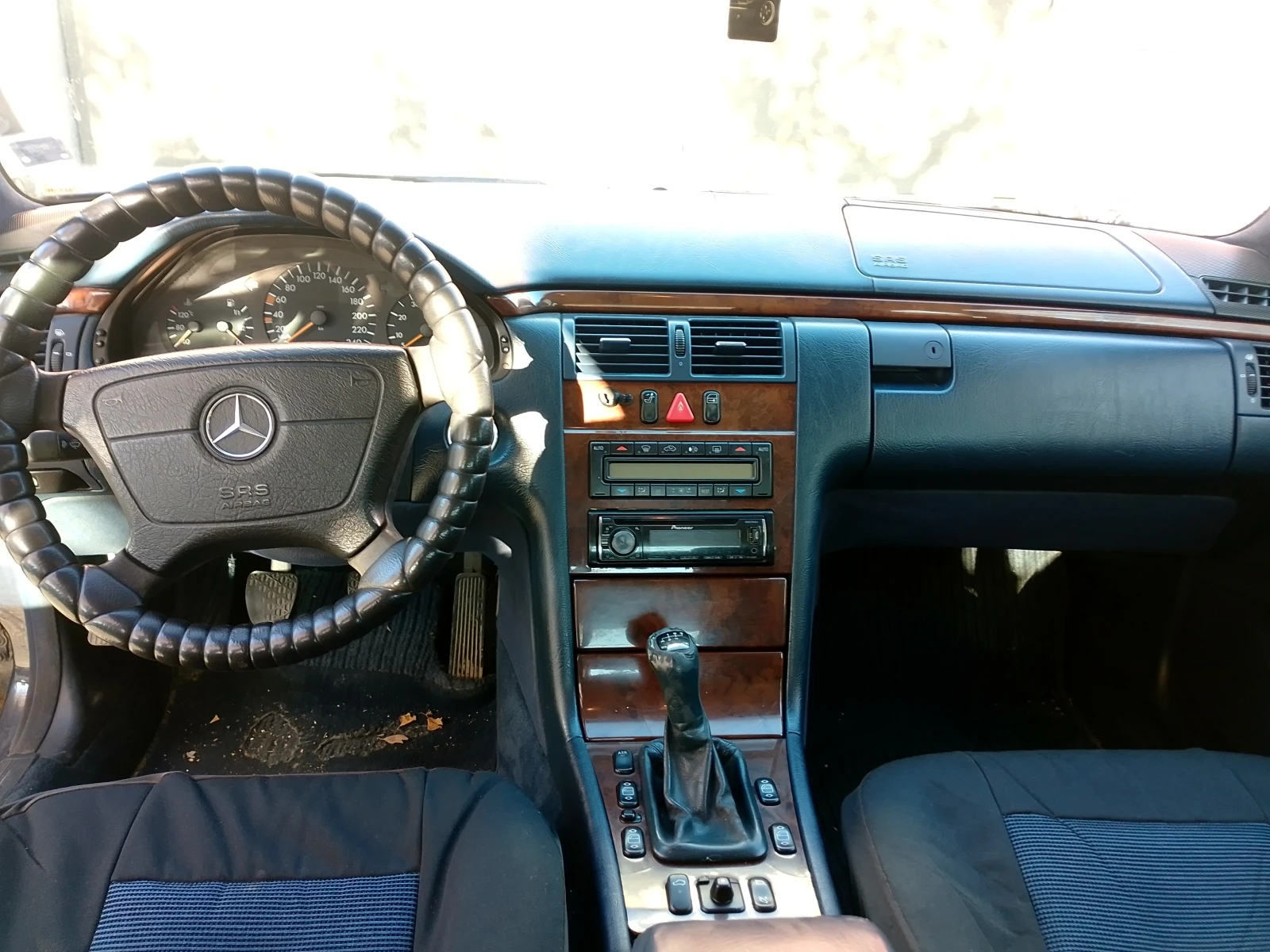 Mercedes-Benz E 200 / | Mobile.bg   7