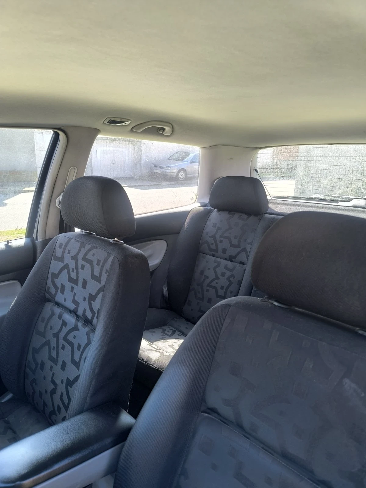 VW Golf 1.9 TDI, снимка 9 - Автомобили и джипове - 53848470