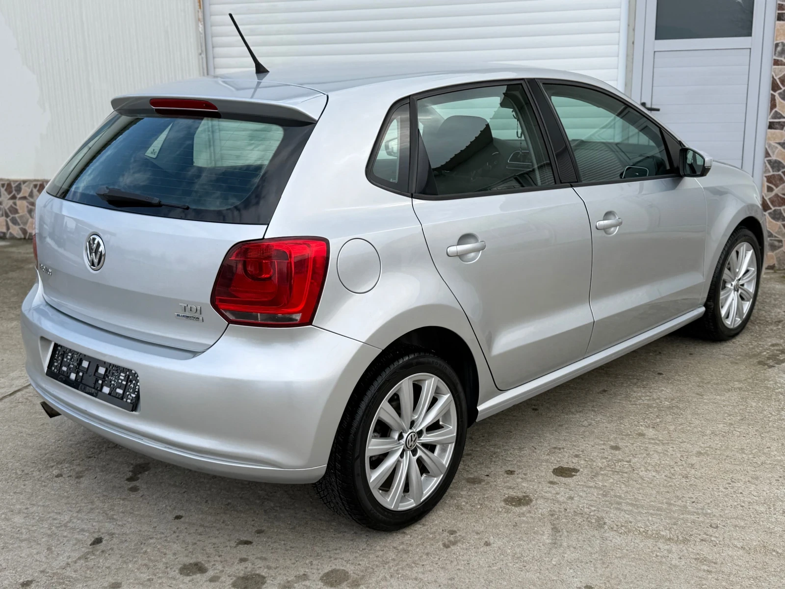 VW Polo 1.6TDI Напълно обслужена* , снимка 12 - Автомобили и джипове - 54042704