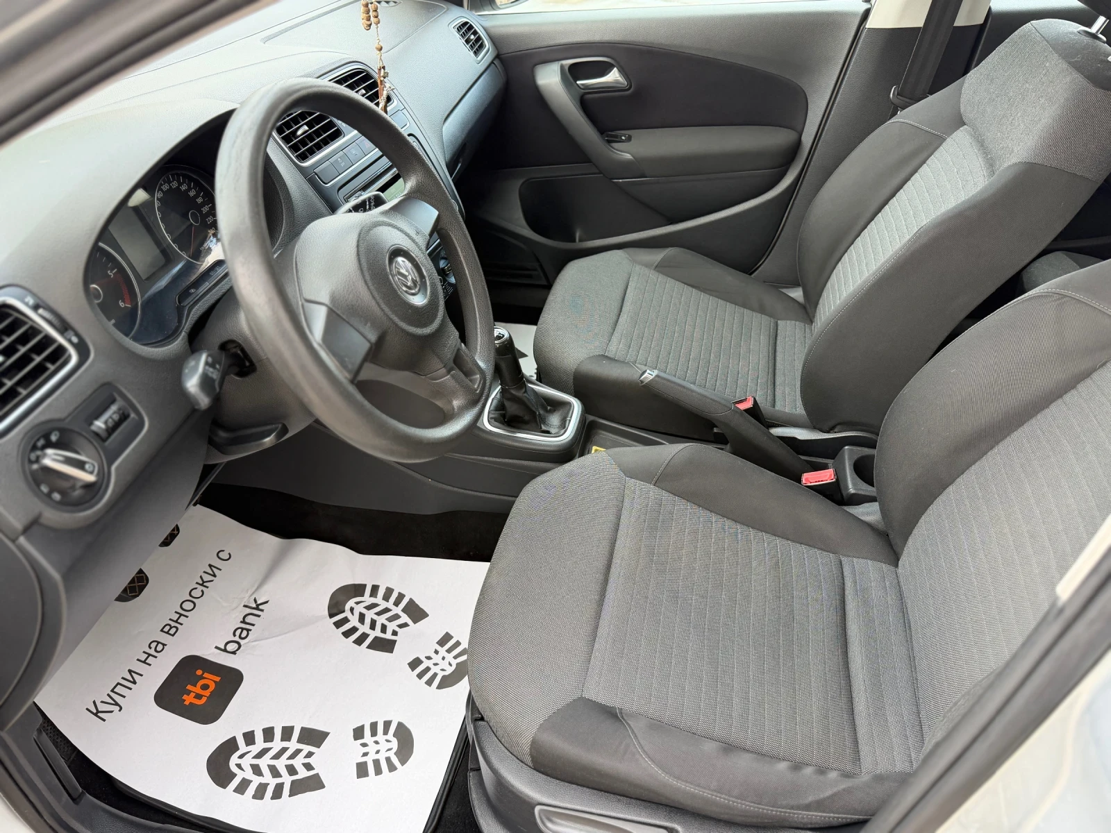 VW Polo 1.6TDI Напълно обслужена* , снимка 5 - Автомобили и джипове - 54042704