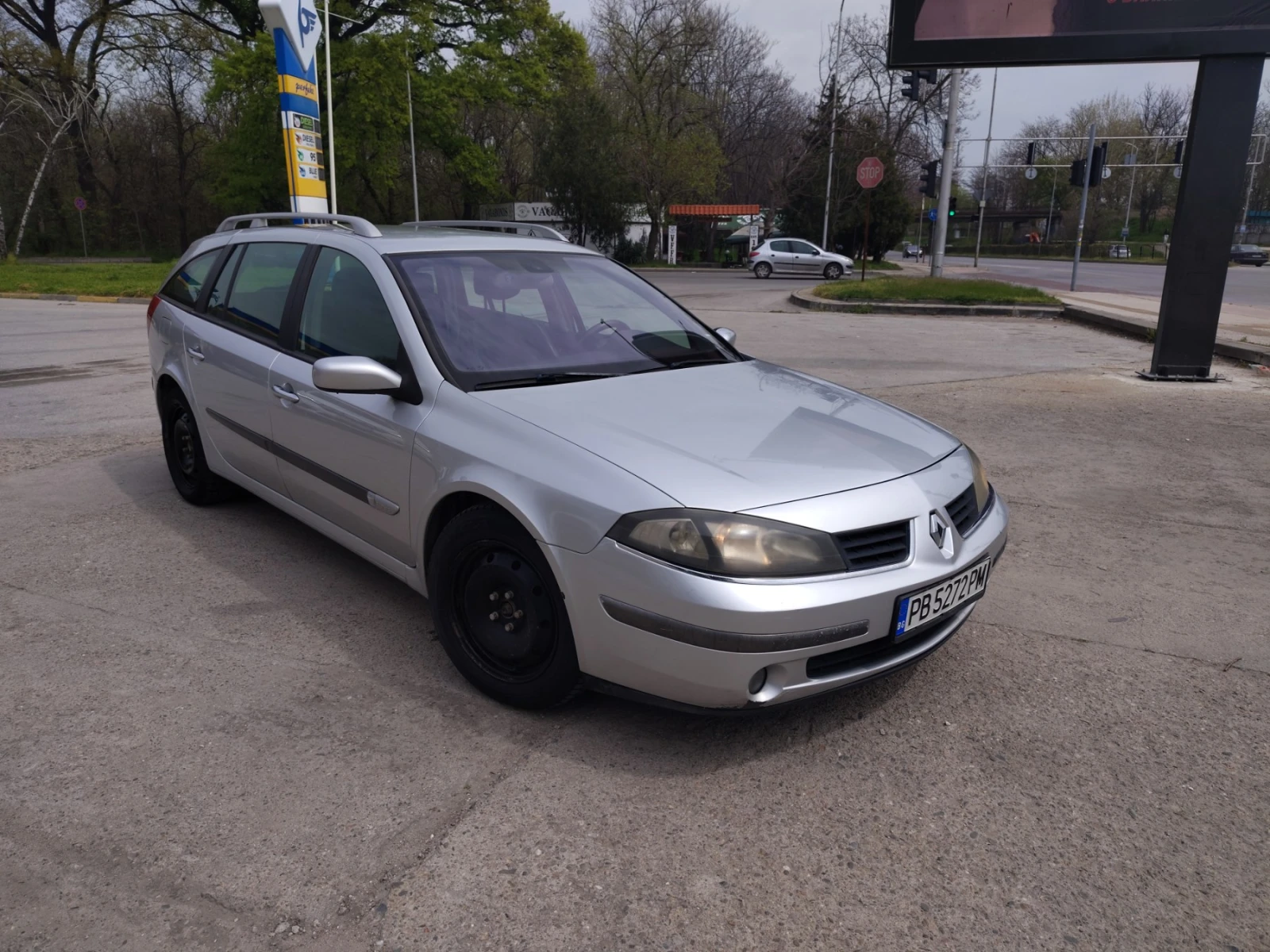 Renault Laguna 1.9 dci Поддържана + 2 комплекта гуми, снимка 2 - Автомобили и джипове - 54206651