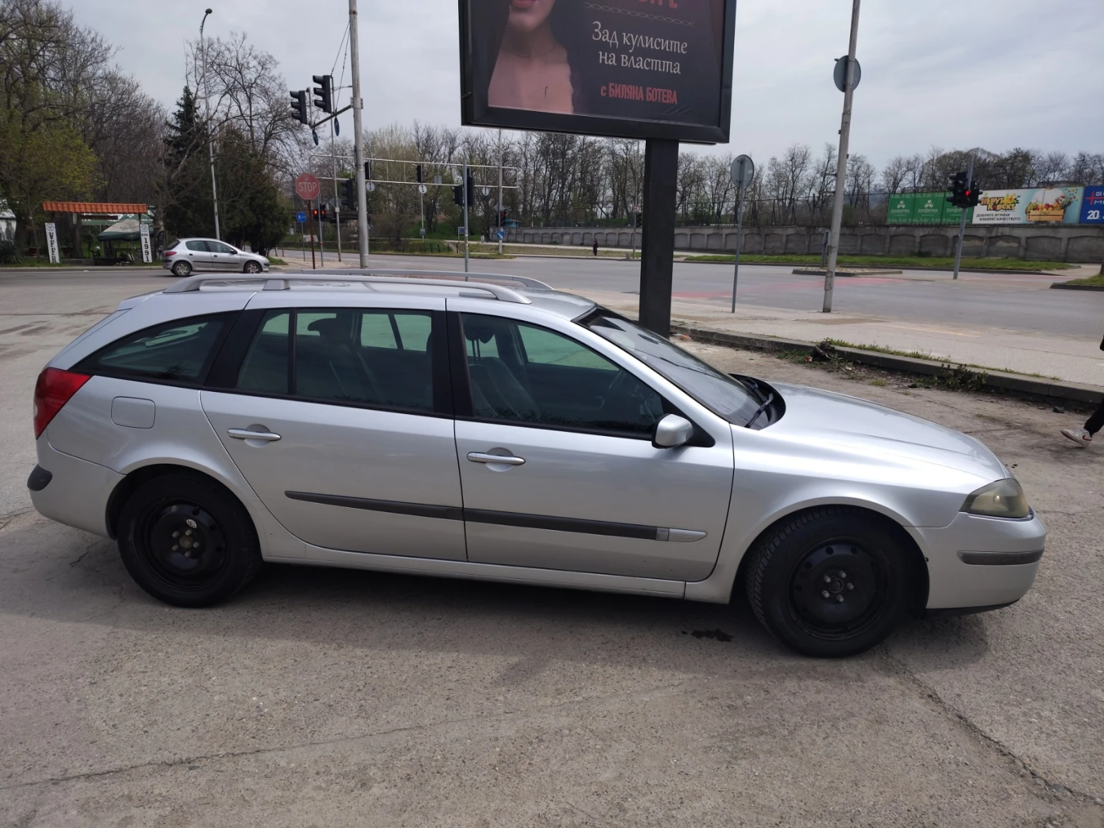 Renault Laguna 1.9 dci Поддържана + 2 комплекта гуми, снимка 4 - Автомобили и джипове - 54206651