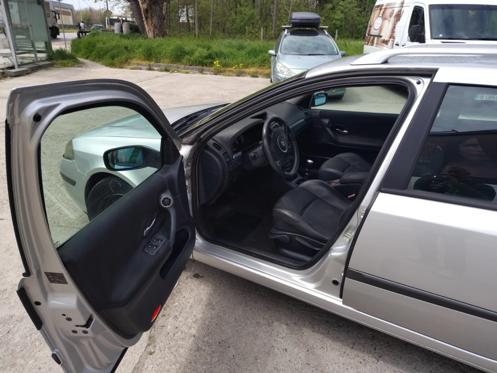 Renault Laguna 1.9 dci Поддържана + 2 комплекта гуми, снимка 8 - Автомобили и джипове - 54206651