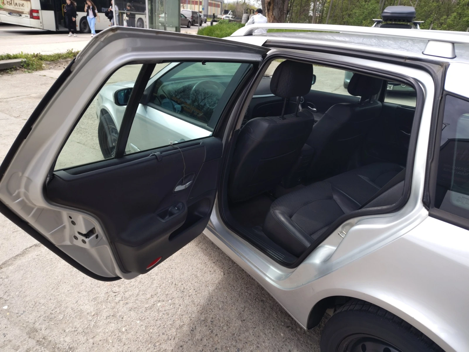 Renault Laguna 1.9 dci Поддържана + 2 комплекта гуми, снимка 9 - Автомобили и джипове - 54206651