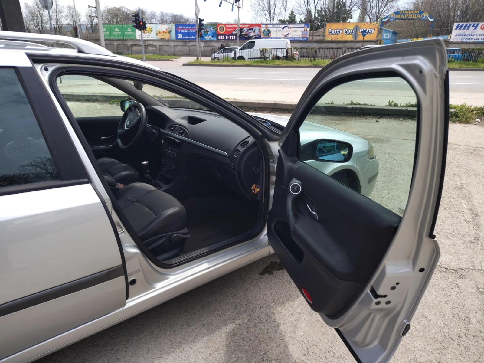 Renault Laguna 1.9 dci Поддържана + 2 комплекта гуми, снимка 11 - Автомобили и джипове - 54206651