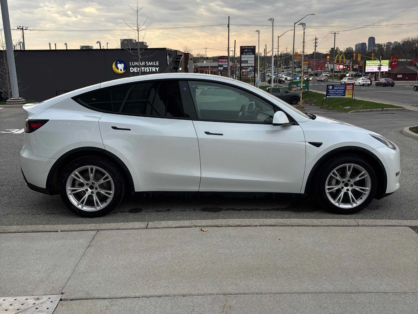 Tesla Model Y LONG RANGE/2 КЛЮЧА, снимка 4 - Автомобили и джипове - 54273344