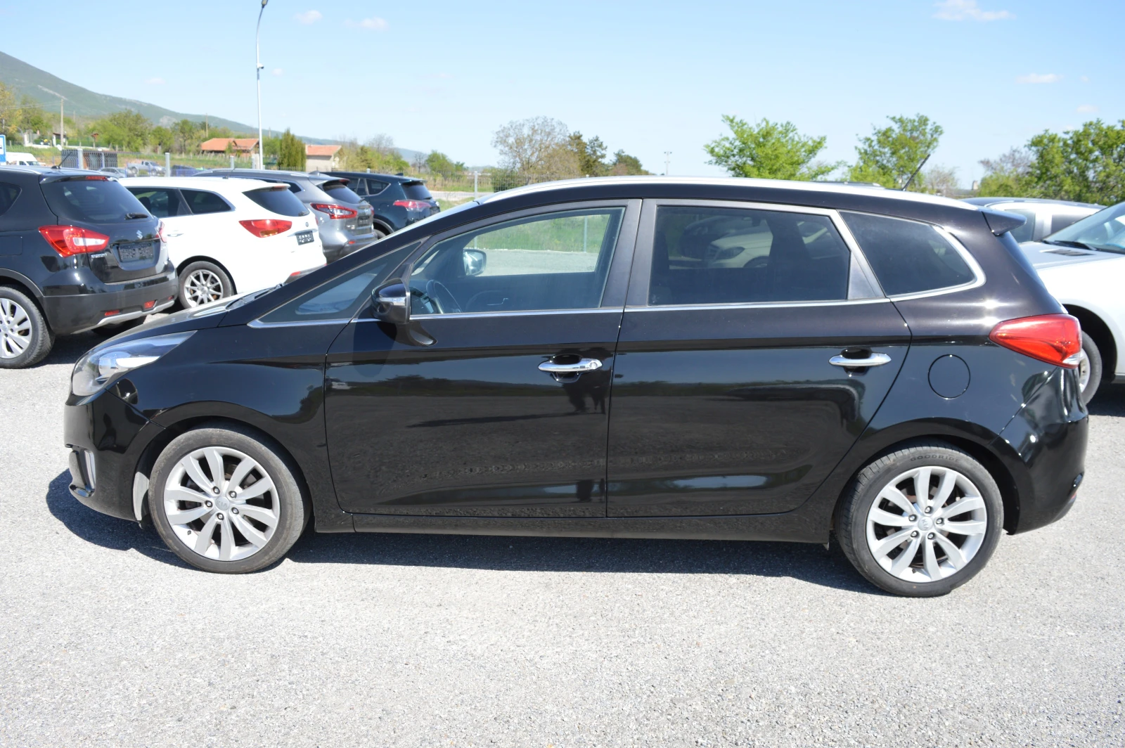 Kia Carens 1.7CRDI-7MESTA-KLIMATRONIK, снимка 8 - Автомобили и джипове - 54333661