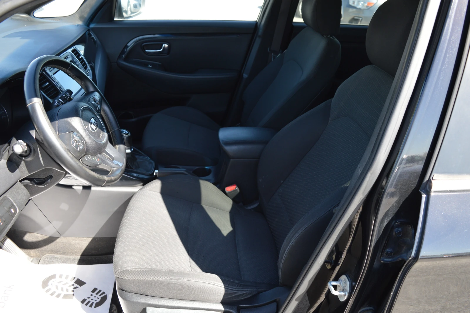 Kia Carens 1.7CRDI-7MESTA-KLIMATRONIK, снимка 10 - Автомобили и джипове - 54333661