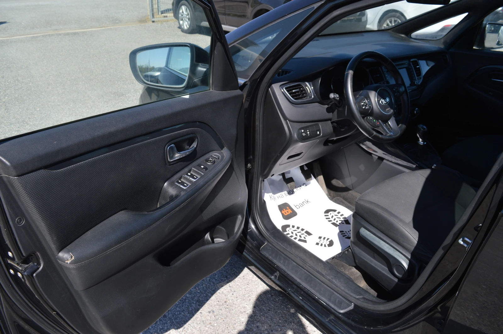 Kia Carens 1.7CRDI-7MESTA-KLIMATRONIK, снимка 9 - Автомобили и джипове - 54333661