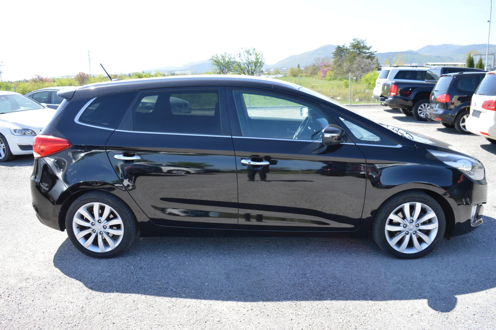 Kia Carens 1.7CRDI-7MESTA-KLIMATRONIK, снимка 4 - Автомобили и джипове - 54333661